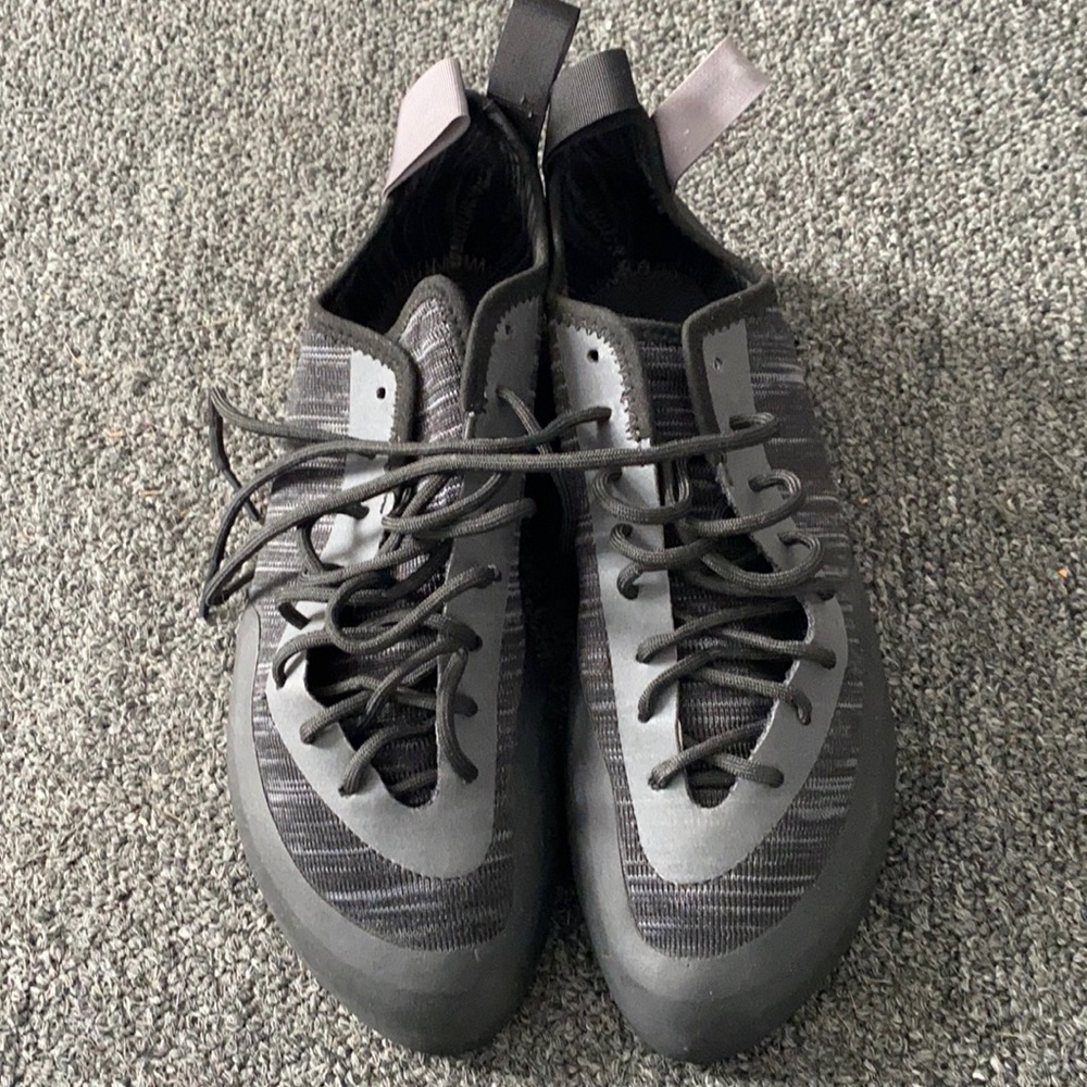 Black diamond momentum climbing shoes